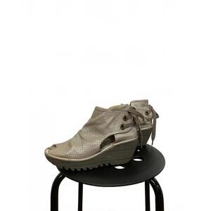 Womens Beige Silver Fly London Perforated Leather Wedge Peeptoe Sandals Size 37